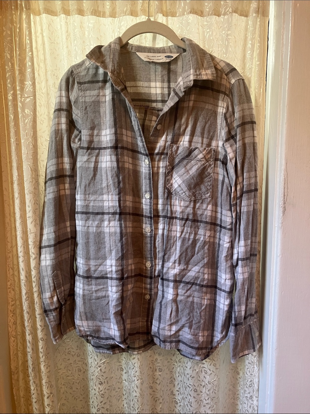 🌺 4 for $20.00 grey flannel button down size small